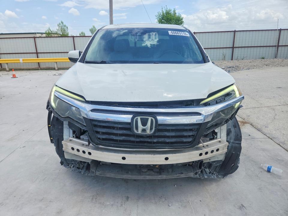 Снимка 5 от търг – 2017 HONDA RIDGELINE с VIN 5FPYK3F79HB035420