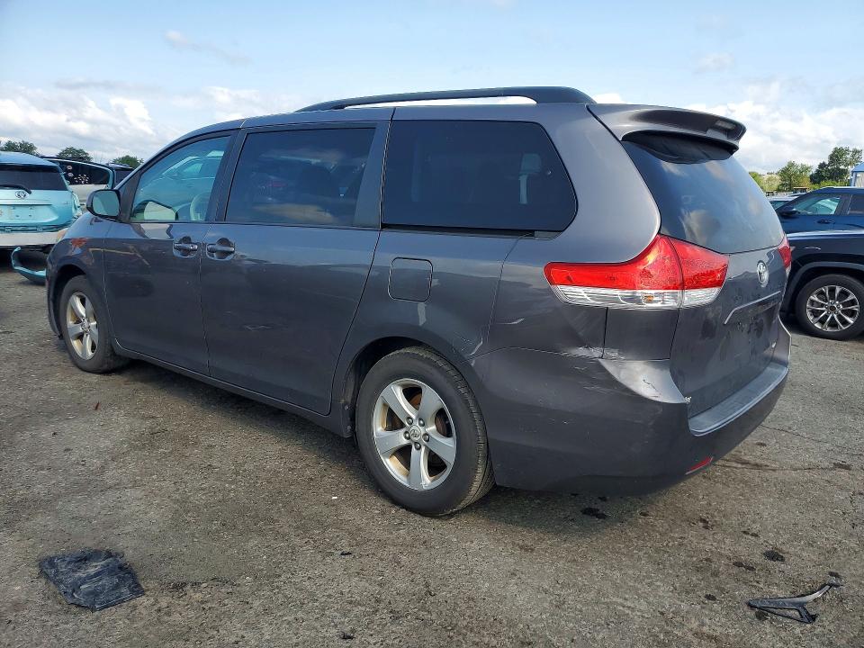 Photo 2 from auction – 2011 TOYOTA SIENNA with VIN 5TDKK3DC8BS118385