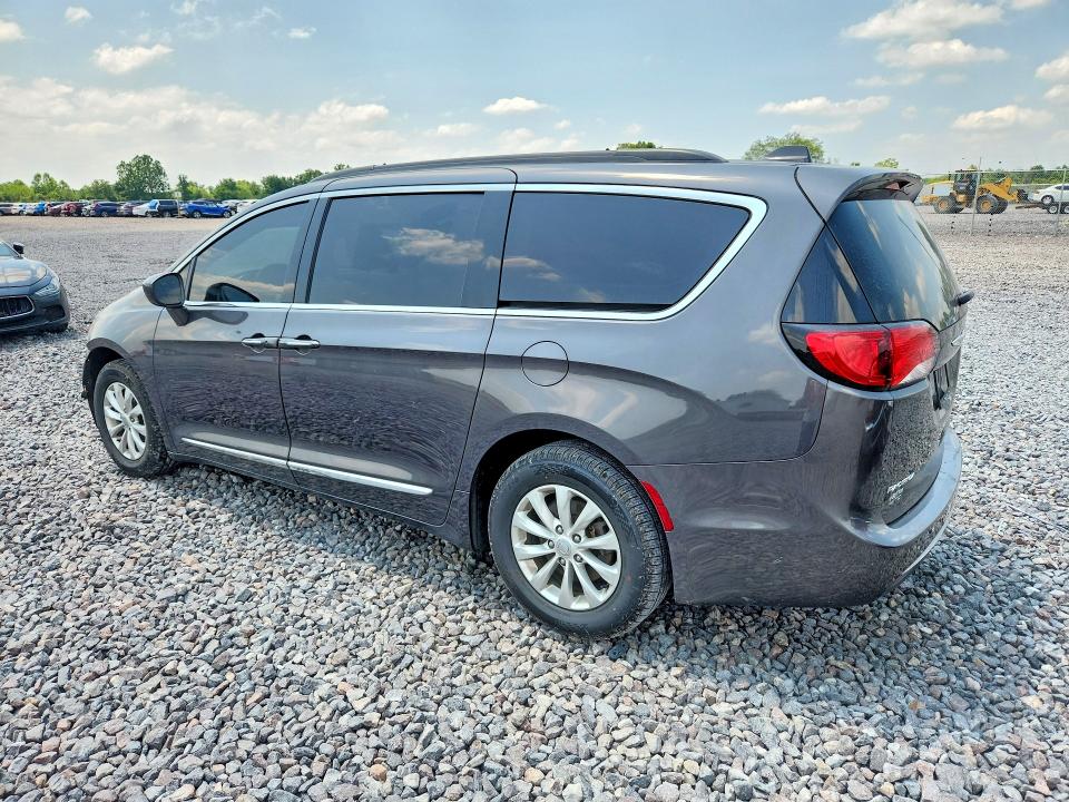 Photo 2 from auction – 2017 CHRYSLER PACIFICA with VIN 2C4RC1BG6HR771840