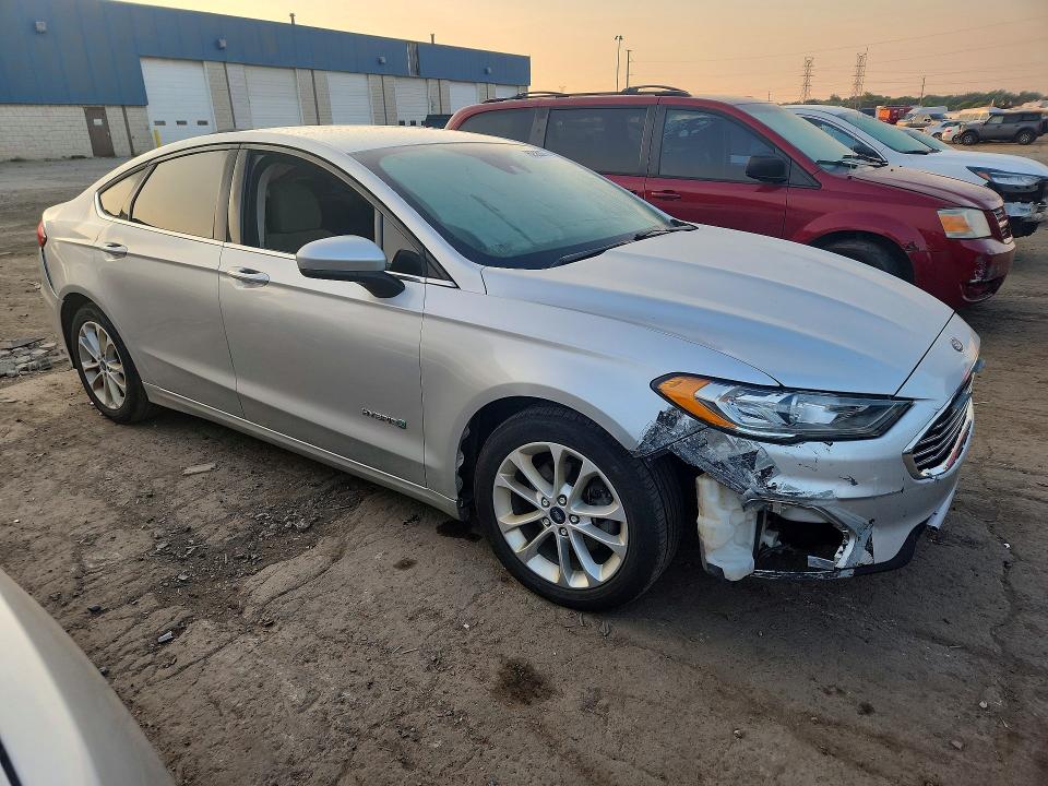 Photo 4 from auction – 2019 FORD FUSION with VIN 3FA6P0LU5KR129560
