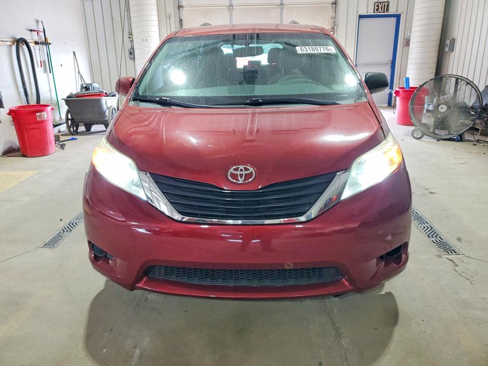 Photo 5 from auction – 2014 TOYOTA SIENNA with VIN 5TDKK3DC6ES485385