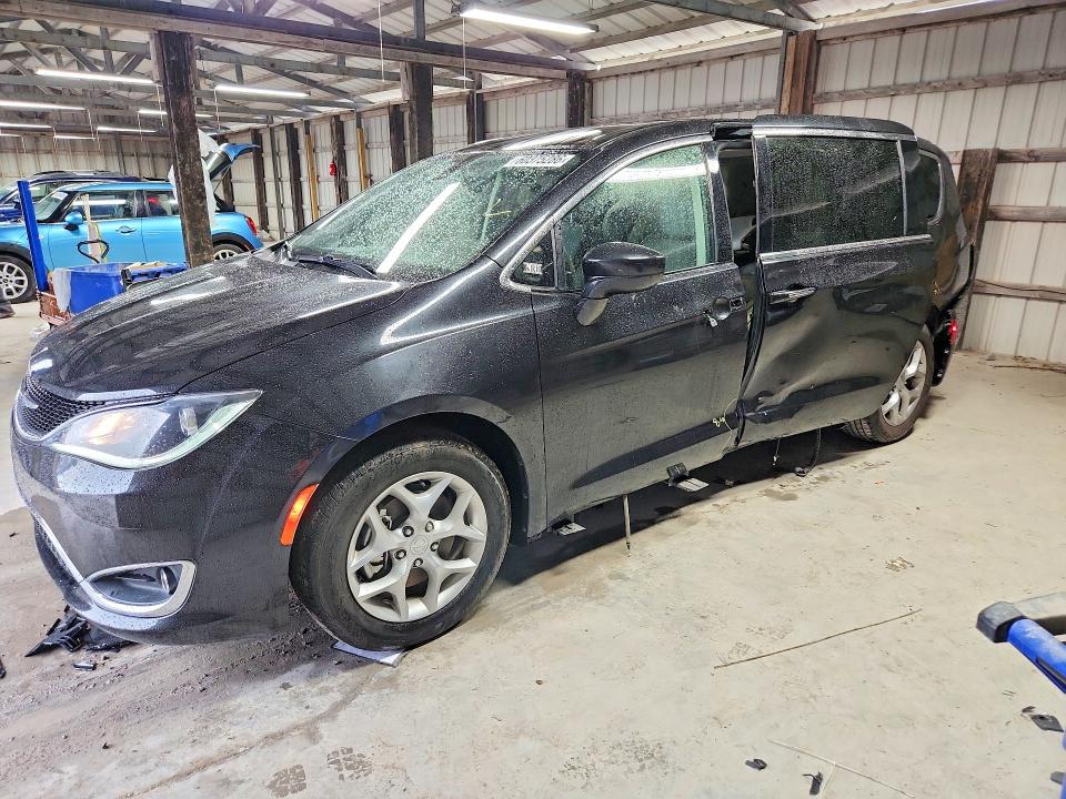 CHRYSLER PACIFICA 2019 with VIN 2C4RC1FG2KR577372 - Photo from auction