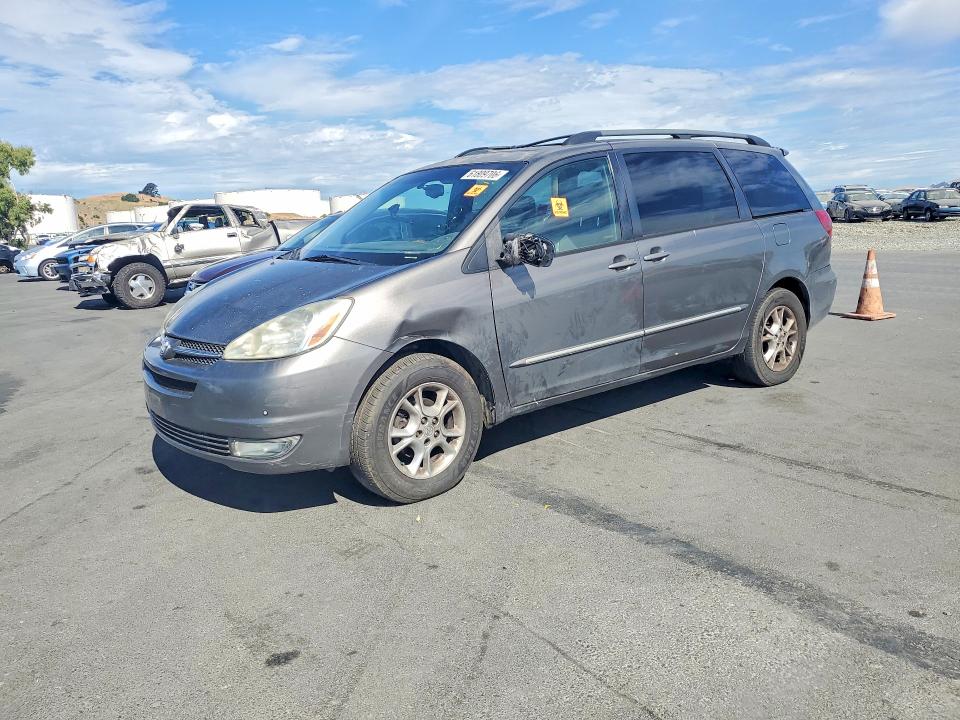 TOYOTA SIENNA 2004 with VIN 5TDBA22C44S017198 - Photo from auction