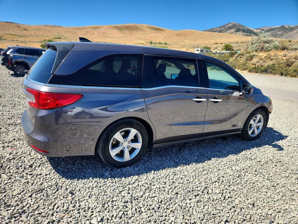 Photo 3 from auction – 2018 HONDA ODYSSEY with VIN 5FNRL6H71JB108262