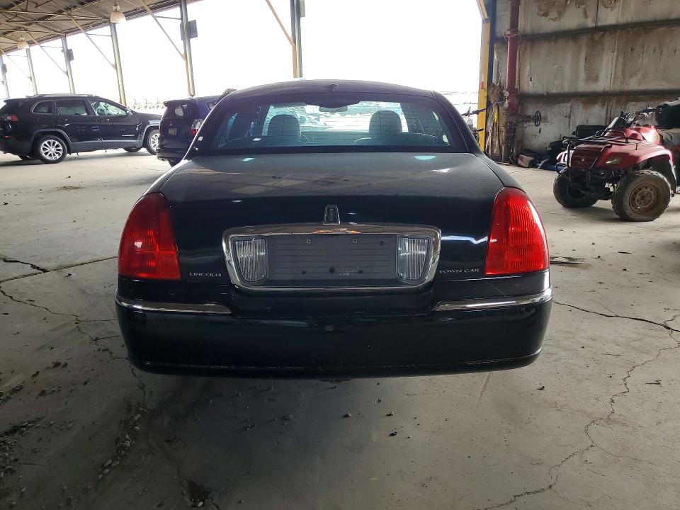 Photo 6 from auction – 2009 LINCOLN TOWN CAR with VIN 2LNHM82V09X610697