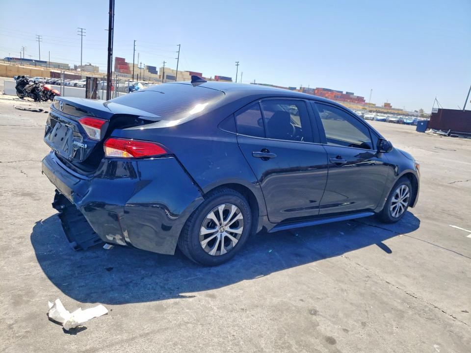 Photo 3 from auction – 2022 TOYOTA COROLLA with VIN JTDEAMDE0NJ036000