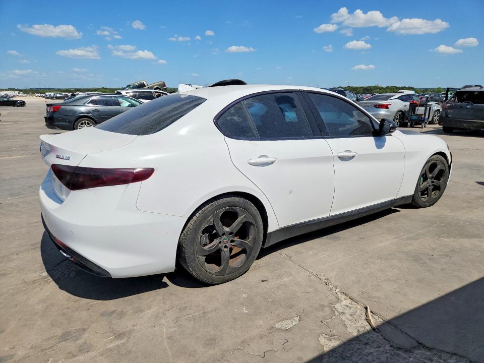 Foto 3 de la subasta – 2018 ALFA ROMEO GIULIA con VIN ZARFAEBN8J7566032