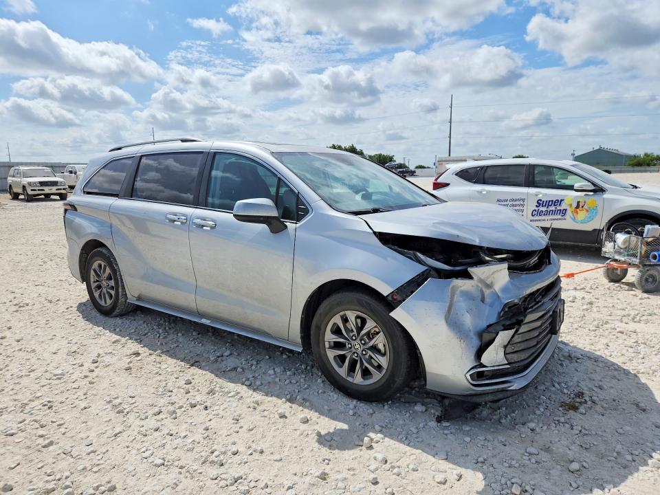 Photo 4 from auction – 2024 TOYOTA SIENNA with VIN 5TDYRKECXRS181593