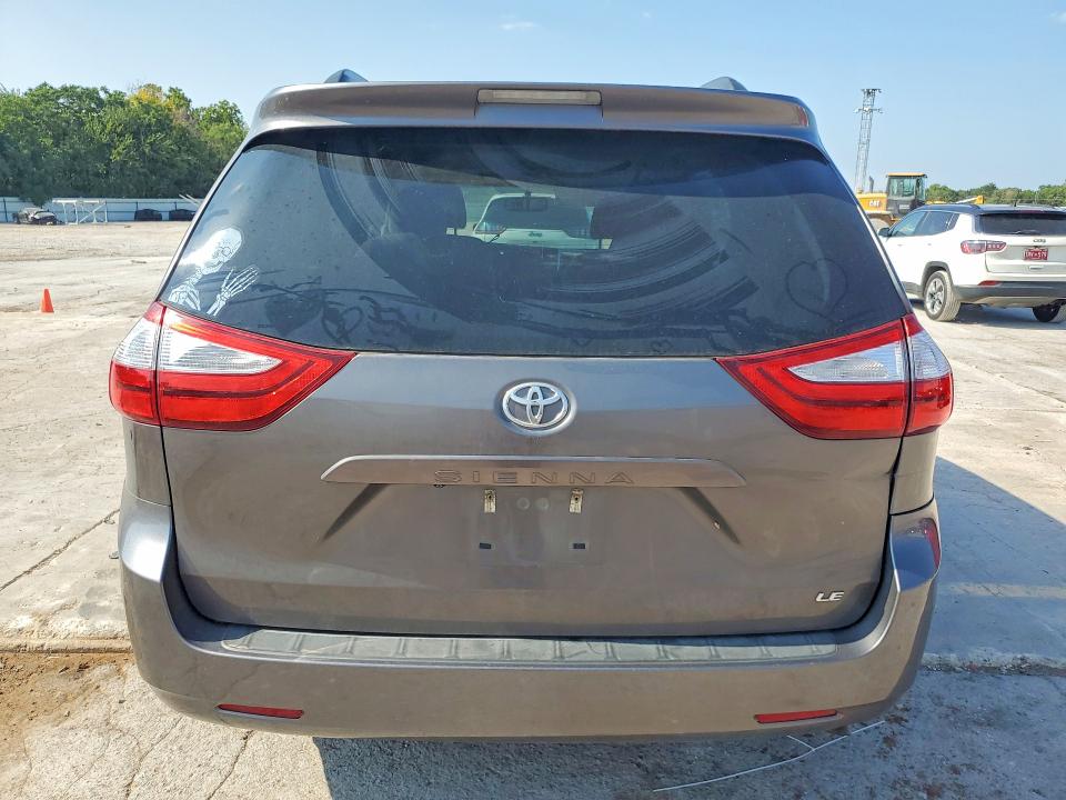 Photo 6 from auction – 2017 TOYOTA SIENNA with VIN 5TDKZ3DC2HS792097