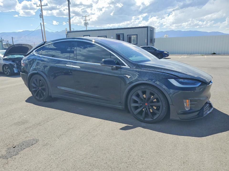 Photo 4 from auction – 2018 TESLA MODEL X with VIN 5YJXCBE28JF123365