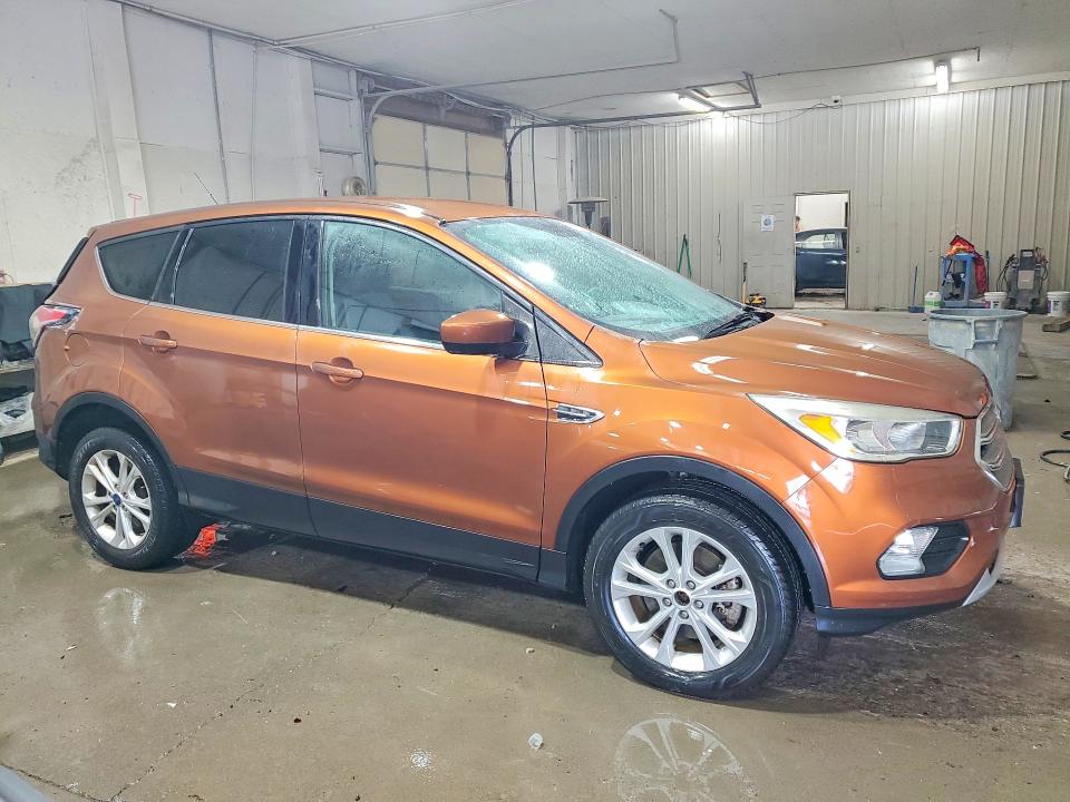 Photo 4 from auction – 2017 FORD ESCAPE with VIN 1FMCU9GD0HUD17355
