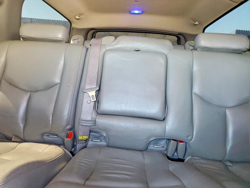 Photo 10 from auction – 2004 CHEVROLET SUBURBAN with VIN 1GNFK16Z34J100049