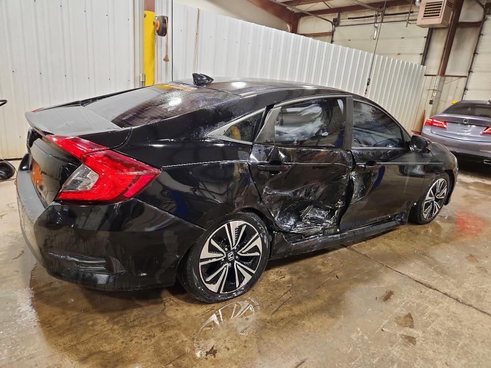 Photo 3 from auction – 2017 HONDA CIVIC with VIN 2HGFC1F35HH656003