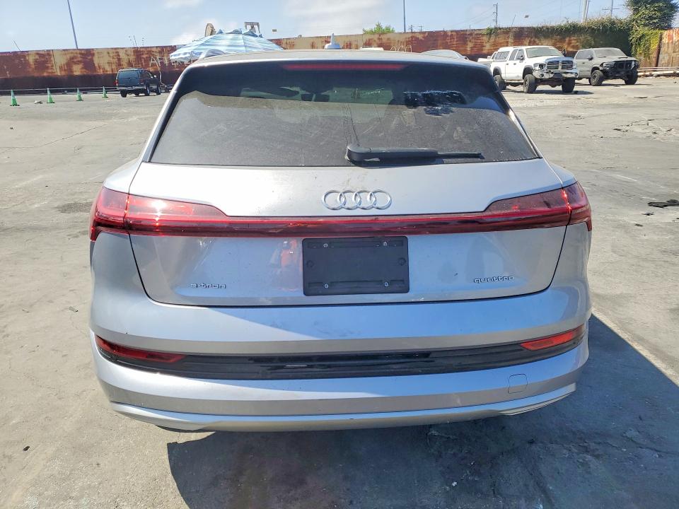 Foto 6 de la subasta – 2022 AUDI E-TRON con VIN WA1AAAGEXNB031240