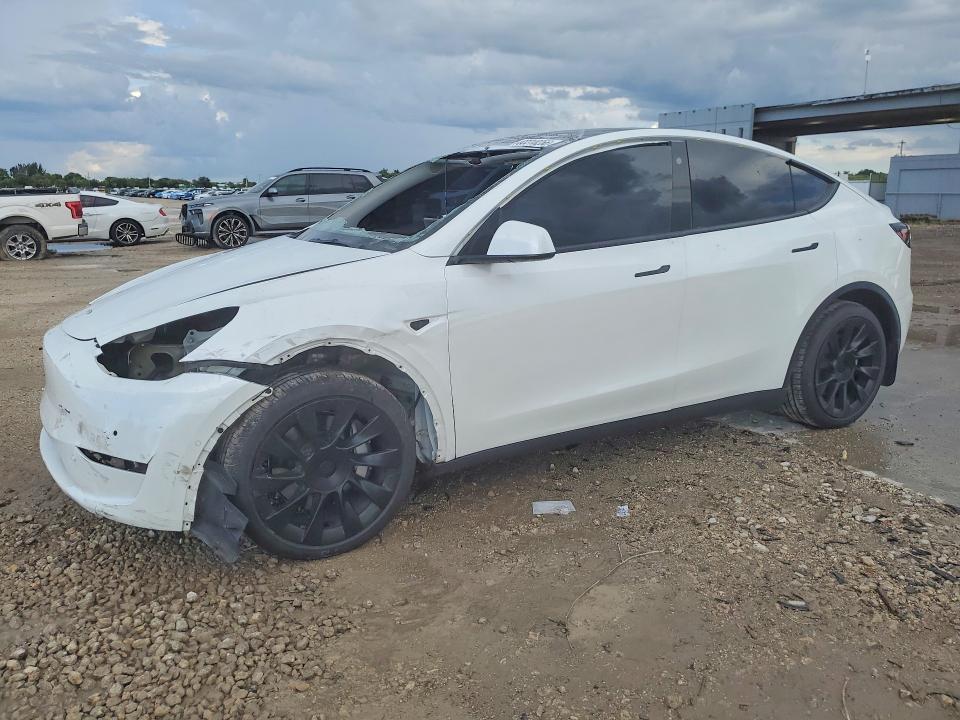 TESLA MODEL Y 2021 with VIN 5YJYGAEE8MF284221 - Photo from auction