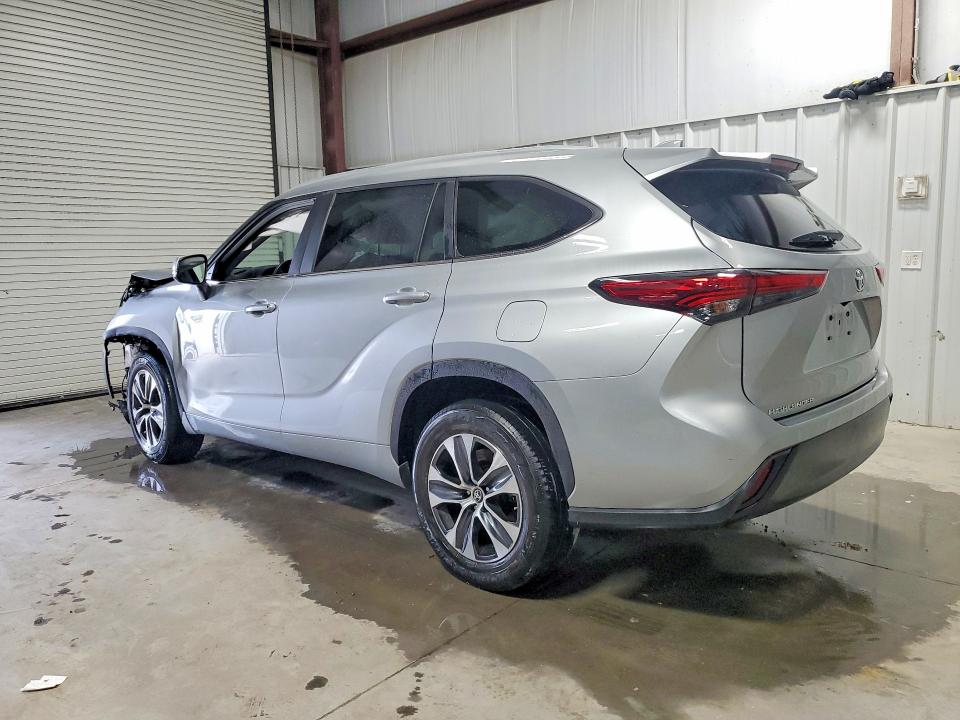 Photo 2 from auction – 2023 TOYOTA HIGHLANDER with VIN 5TDKDRAH9PS005761