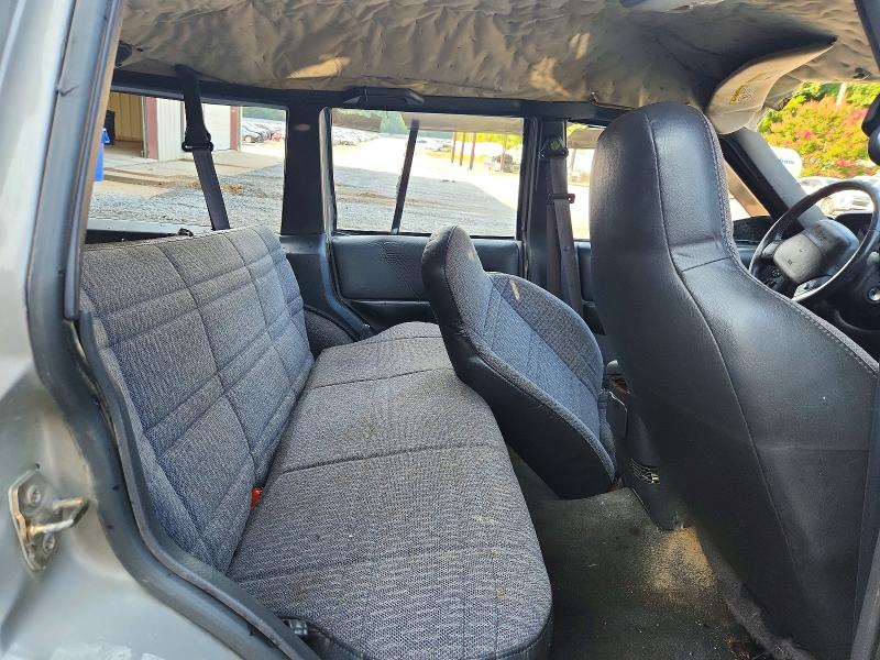Photo 10 from auction – 2001 JEEP CHEROKEE with VIN 1J4FF48S81L589055
