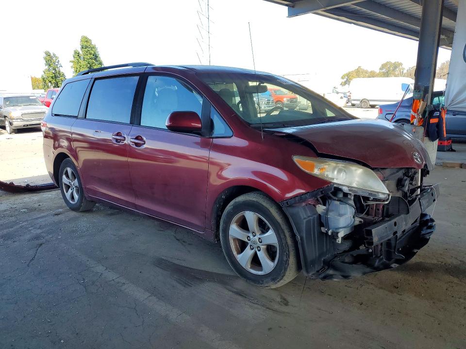 Photo 4 from auction – 2014 TOYOTA SIENNA with VIN 5TDKK3DC3ES526684