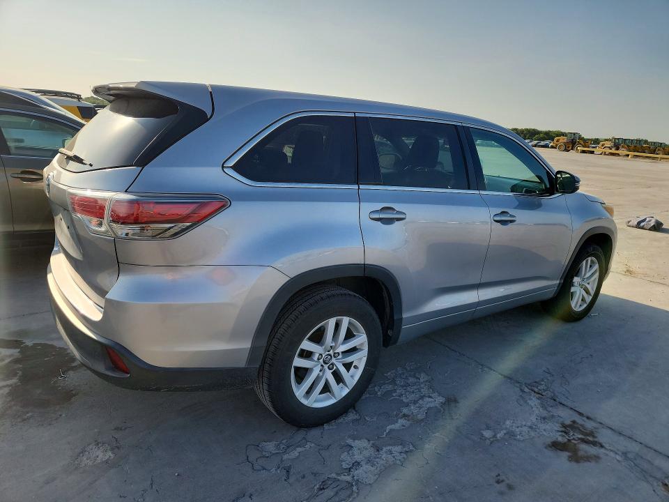 Photo 3 from auction – 2016 TOYOTA HIGHLANDER with VIN 5TDZARFH9GS023158