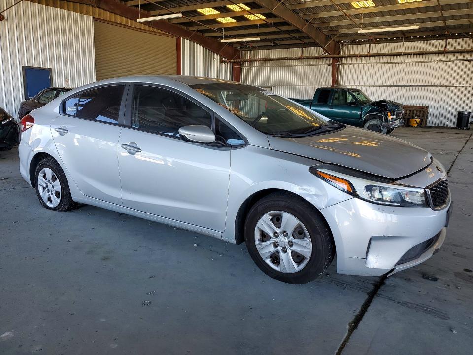 Photo 4 from auction – 2017 KIA FORTE with VIN 3KPFK4A74HE096967