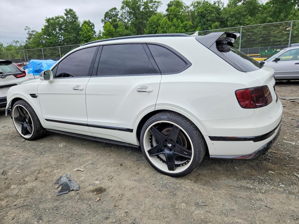 Photo 2 from auction – 2017 BENTLEY BENTAYGA with VIN SJAAC2ZV7HC012602