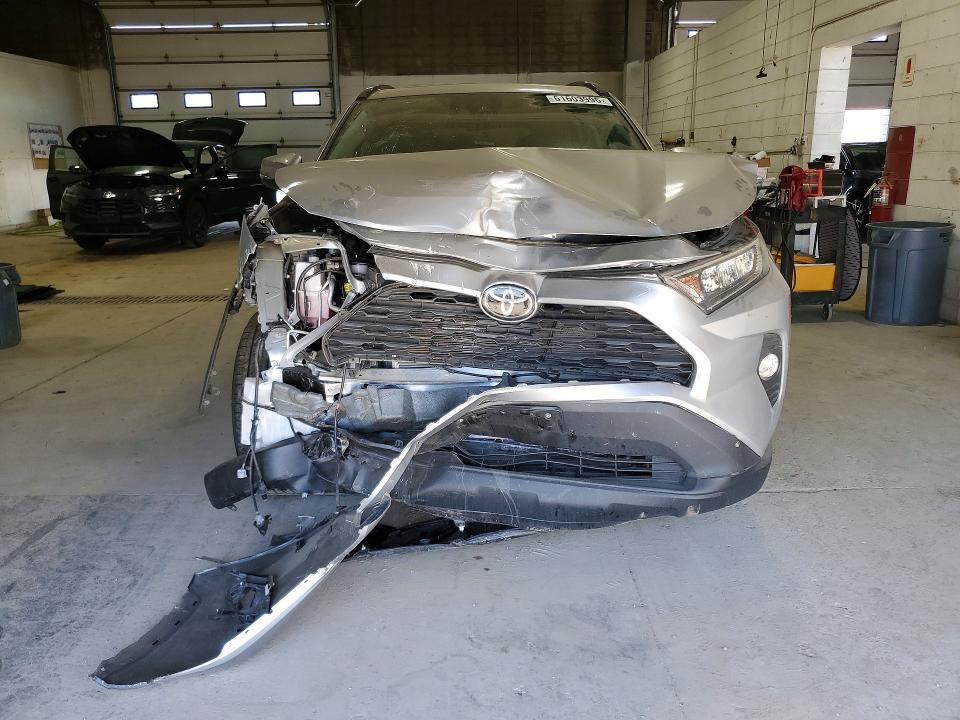 Photo 5 from auction – 2019 TOYOTA RAV4 with VIN 2T3P1RFV3KW075244