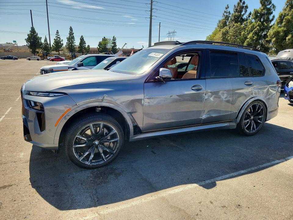 BMW X7 2023 with VIN 5UX23EM09P9P27066 - Photo from auction