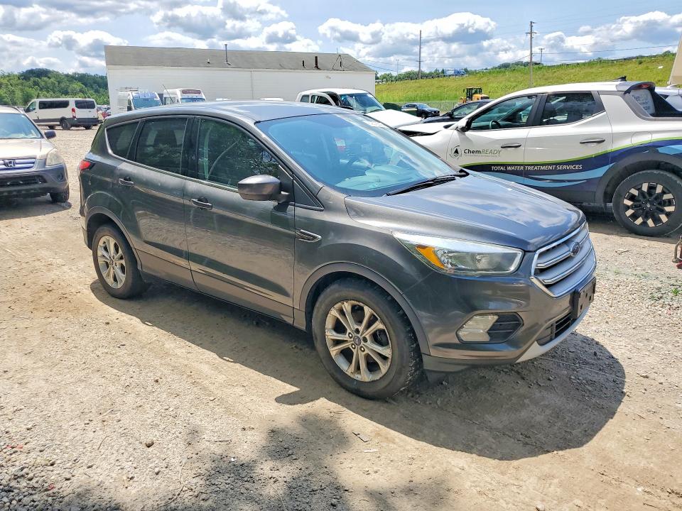 Photo 4 from auction – 2017 FORD ESCAPE with VIN 1FMCU0GD5HUD73898