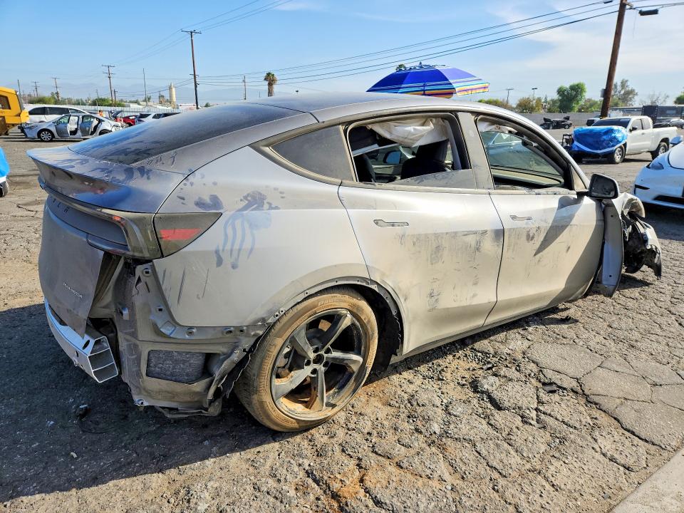 Снимка 3 от търг – 2026 TESLA MODEL Y с VIN 7SAYGDEE8TF368655