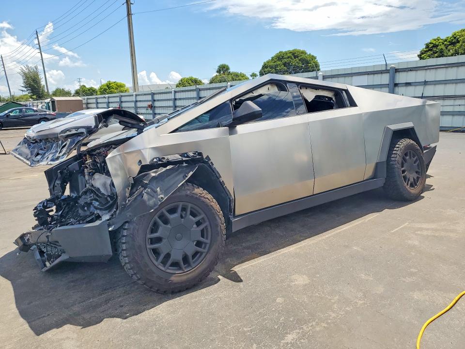 Photo 1 from auction – 2024 TESLA CYBERTRUCK with VIN 7G2CEHEEXRA038443