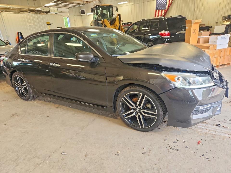 Photo 4 from auction – 2017 HONDA ACCORD with VIN 1HGCR2F59HA077815