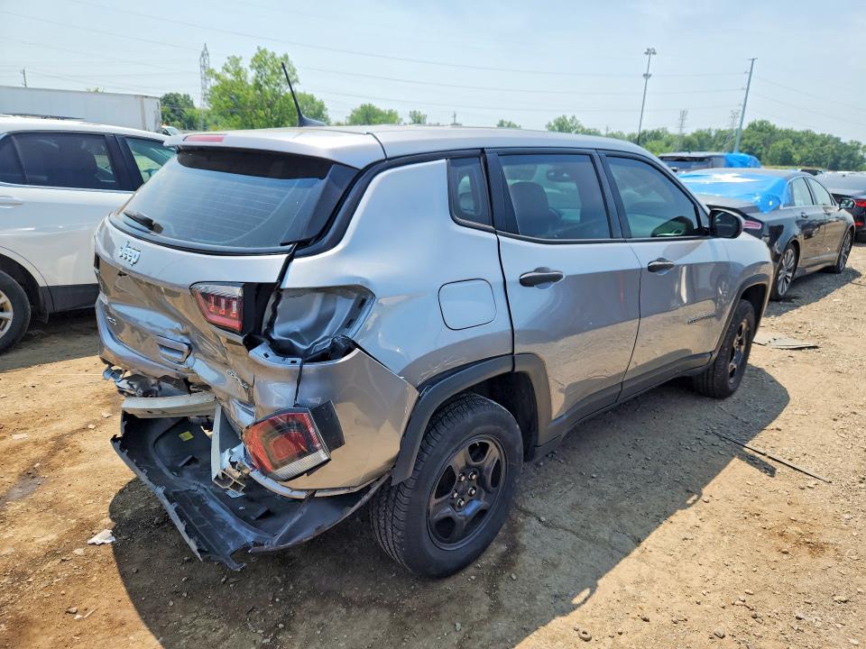 Photo 3 from auction – 2019 JEEP COMPASS with VIN 3C4NJDAB4KT773358