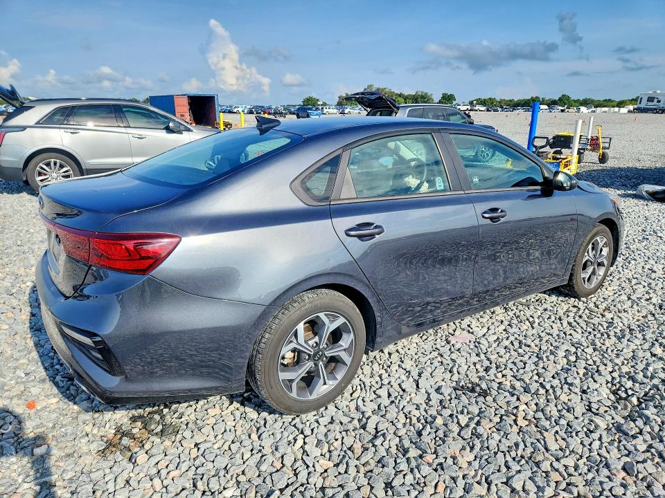 Photo 3 from auction – 2021 KIA FORTE with VIN 3KPF24AD4ME359247