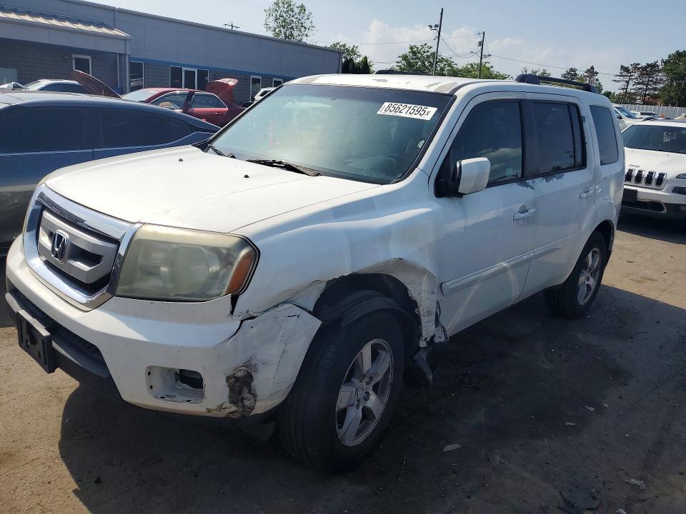 HONDA PILOT 2011 with VIN 5FNYF4H47BB064900 - Photo from auction