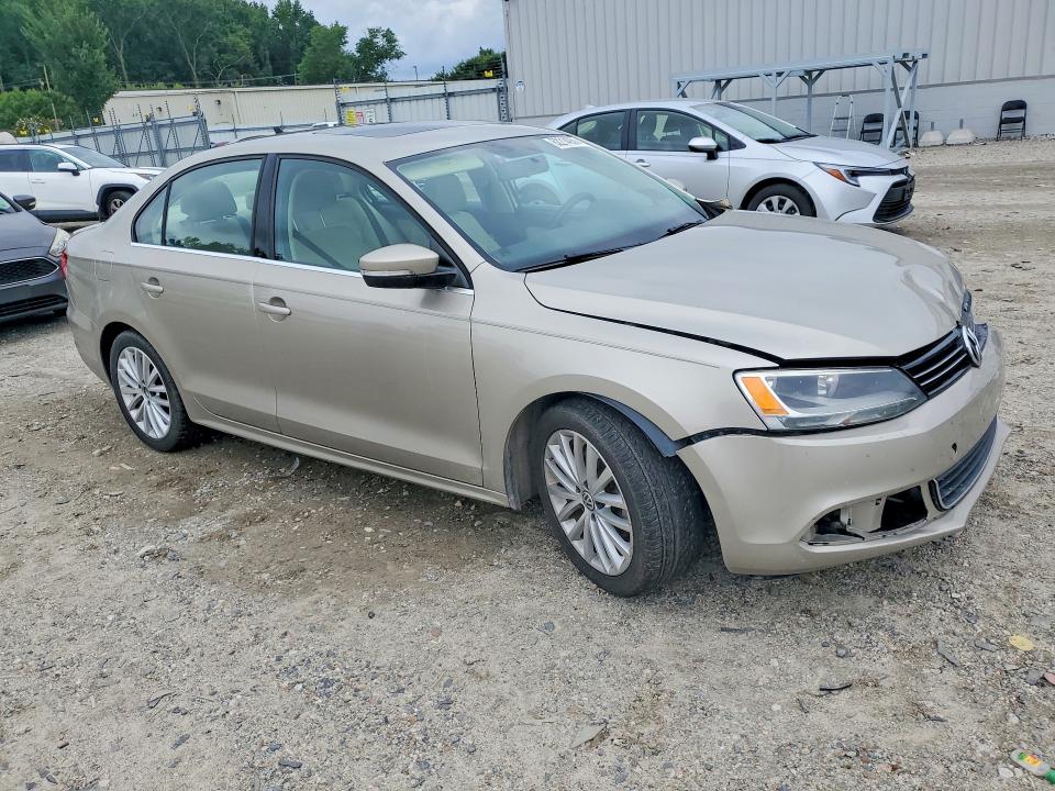 Photo 4 from auction – 2014 VOLKSWAGEN JETTA with VIN 3VWLL7AJ1EM244598