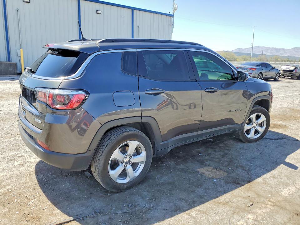 Photo 3 from auction – 2018 JEEP COMPASS with VIN 3C4NJDBB6JT117241
