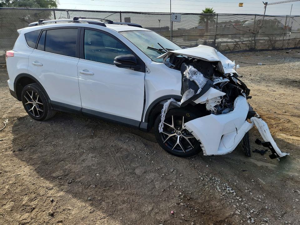 Фото 4 с аукциона – 2017 TOYOTA RAV4 с VIN 2T3NFREV2HW348158