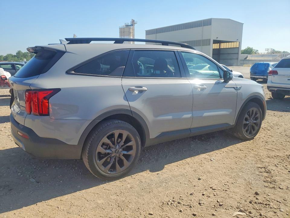 Photo 3 from auction – 2022 KIA SORENTO with VIN 5XYRKDLFXNG089912