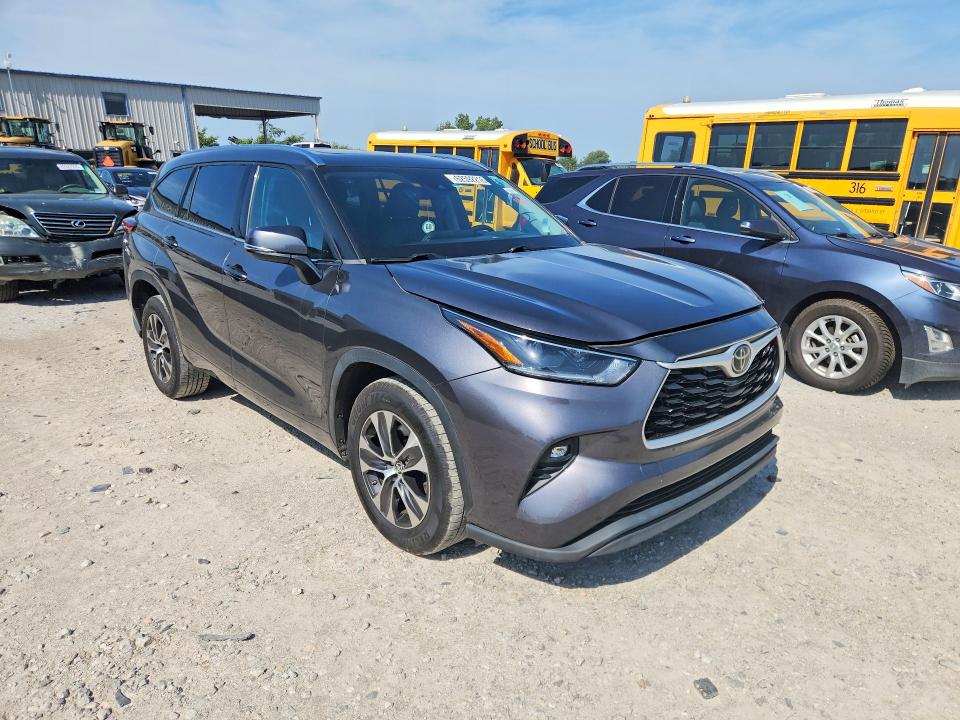 Photo 4 from auction – 2021 TOYOTA HIGHLANDER with VIN 5TDGZRAH5MS520937