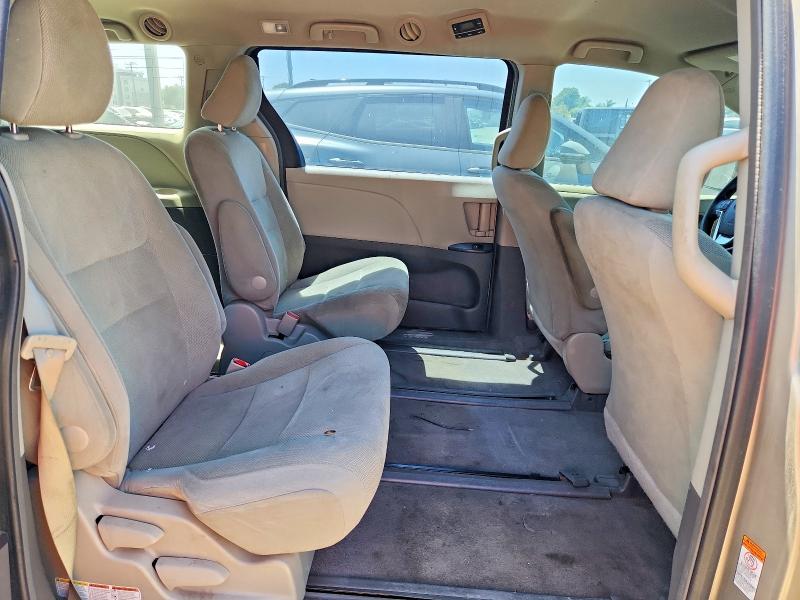 Photo 11 from auction – 2015 TOYOTA SIENNA with VIN 5TDZK3DC2FS564441