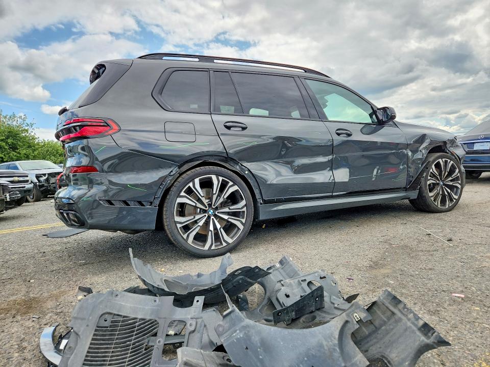Photo 3 from auction – 2024 BMW X7 with VIN 5UX33EM01R9T61501