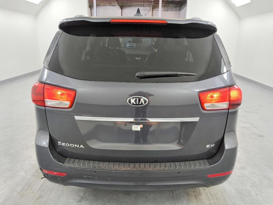 Photo 6 from auction – 2016 KIA SEDONA with VIN KNDMC5C18G6207432
