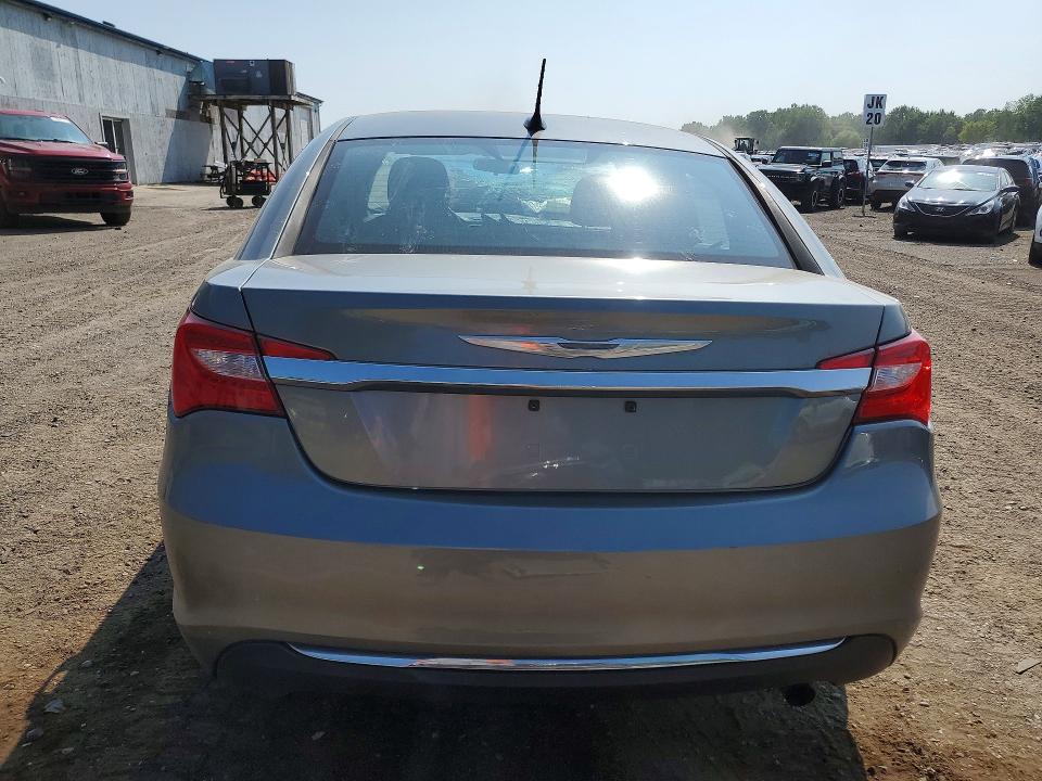 Photo 6 from auction – 2013 CHRYSLER 200 with VIN 1C3CCBAB2DN640661