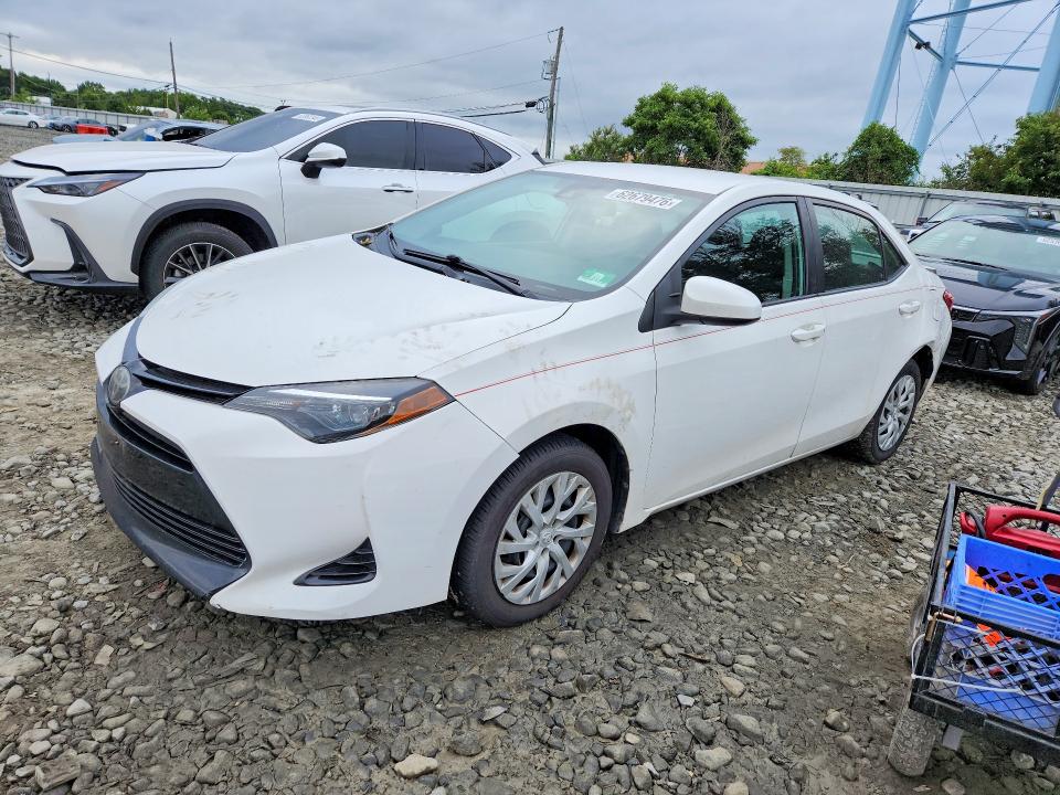 TOYOTA COROLLA 2018 with VIN 5YFBURHE9JP813958 - Photo from auction