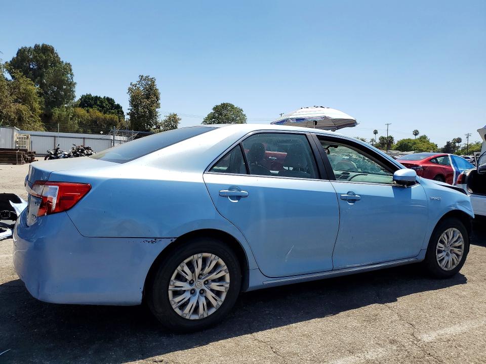 Photo 3 from auction – 2014 TOYOTA CAMRY HYBRID with VIN 4T1BD1FK8EU106929