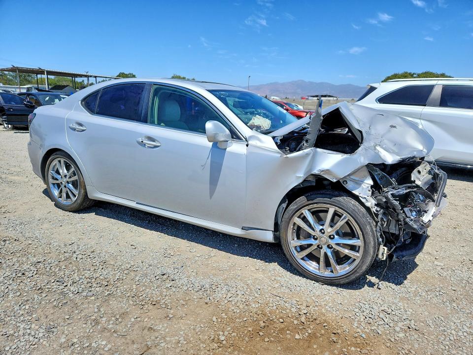 Photo 4 from auction – 2006 LEXUS IS with VIN JTHBE262562001560