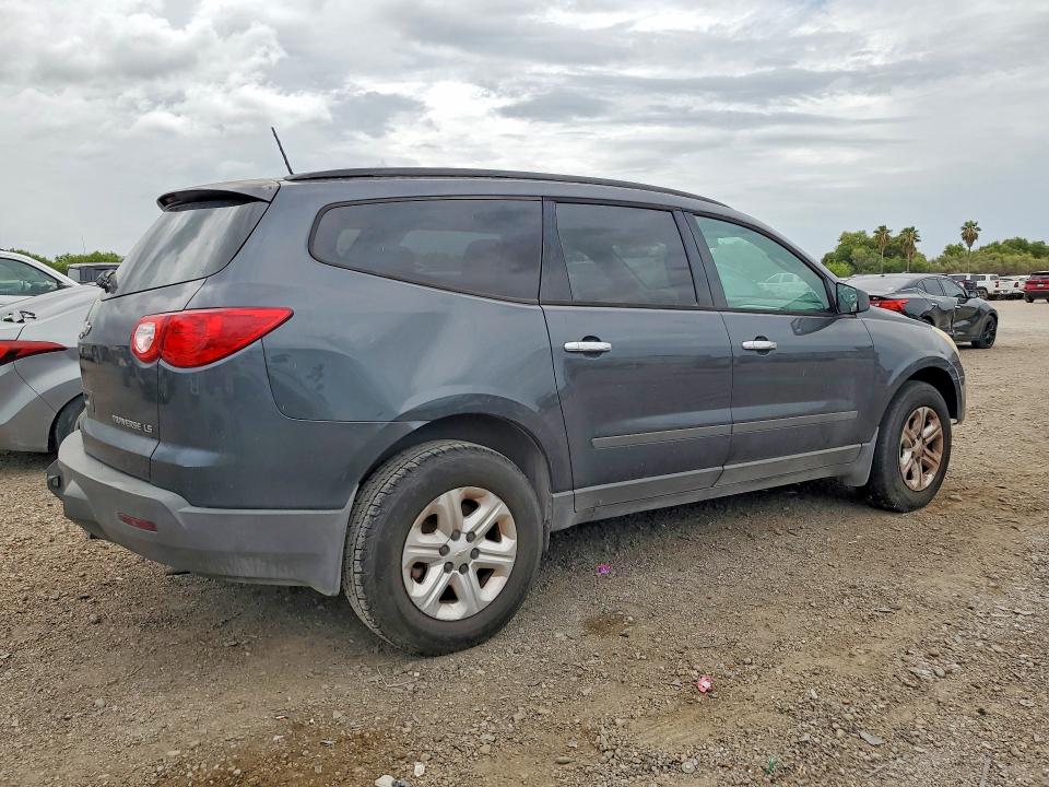 Photo 3 from auction – 2011 CHEVROLET TRAVERSE with VIN 1GNKVEED3BJ252039