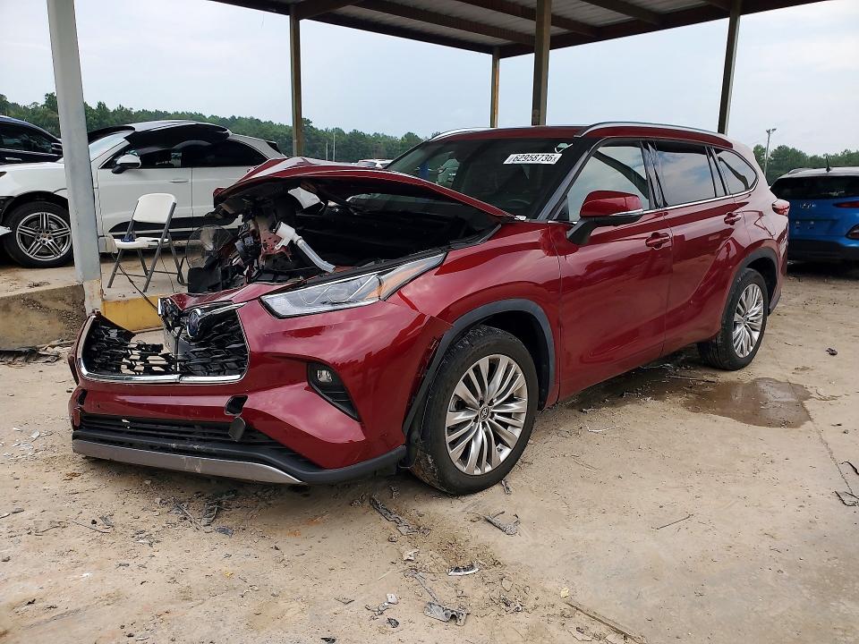 TOYOTA HIGHLANDER 2023 مع رقم تعريف المركبة 5TDFARAH9PS021808 - صورة من المزاد