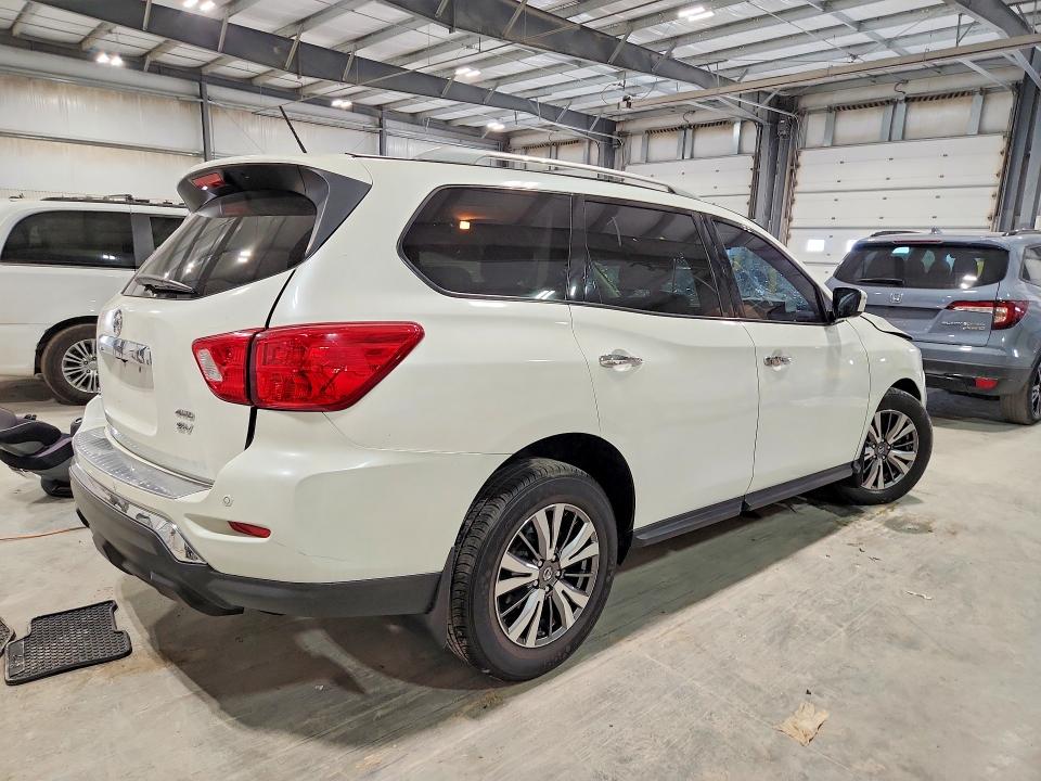 Photo 3 from auction – 2018 NISSAN PATHFINDER with VIN 5N1DR2MM5JC637560