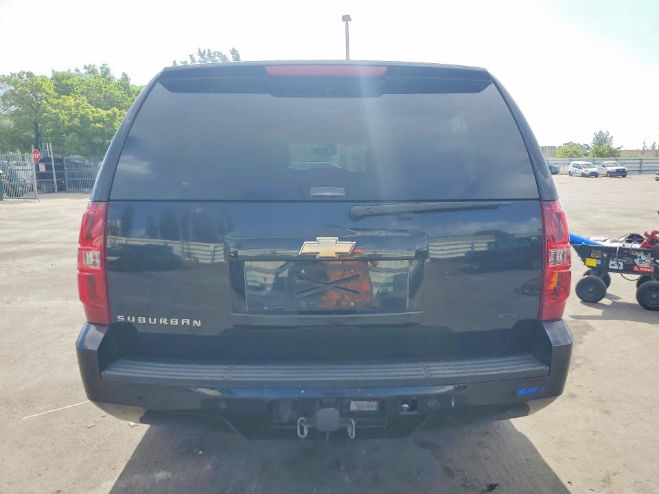 Photo 6 from auction – 2007 CHEVROLET SUBURBAN with VIN 3GNFK16317G252378